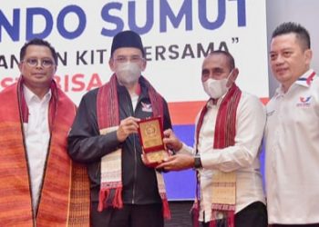 Gubernur Sumut Edy Rahmayadi bersama Ketua Harian Nasional Partai Perindo TGB HM Zainul Majdi dan Ketua DPW Partai Periondo Sumut Rudi Zulham Hasibuan di Muskerwil III Perindo. (Foto Ist)