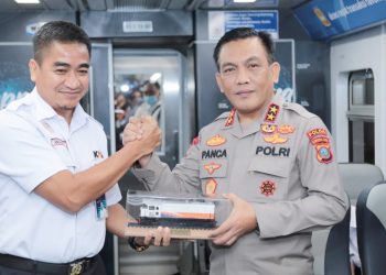 Kapolda Sumut Irjen Pol RZ Panca Putra Simanjuntak penandatanganan perjanjian kerjasama dengan PT. KAI Divre 1 Sumut. (Foto Ist)