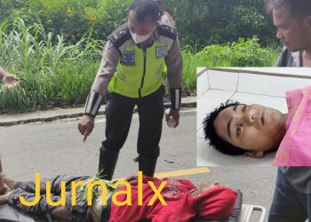 Kaposlantas Balata Aiptu S. Ompusunggu saat evakuasi jenajah Setia Barhma Herianto Siregar di TKP