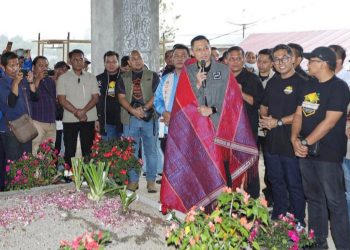 AHY Di Tugu Makam Raja Simanjunyak di Desa Hutabulu, Kecamatan Balige, Kabupaten Toba, Sabtu (24/9/2022). (Foto Ist)