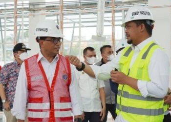 Menhub, Budi Karya Sumadi dan Wali Kota Medan, Bobby Nasution saat meninjau Terminal Amplas. (Foto Ist) 