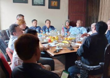 Ketua Pengurus SMSI Pusat, Firdaus dan Sekretaris HM Nasir, memimpin Rakor Persiapan HPN 2023 SMSI di Sumut bersama Pengurus SMSI Sumut dan Panitia, di Kantor Operasional SMSI Pusat, Jalan Veteran Jakarta, Senin (26/09/2022). (Foto Ist)