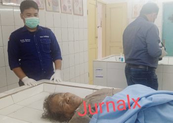 Jenajah wanita tua tanpa Identitas saat di visum Tim Forensik Ruangan Jenajah RSUD dr. Djasamen Saragih Kota Siantar