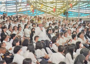 Gubernur Sumut Edy Rahmayadi memotivasi ribuan guru SMA/SMK Kota Siantar. (Foto Ist)