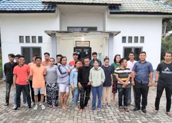 Pengunjung Karaoke Singapore Land yang diamankan. (Foto Ist)