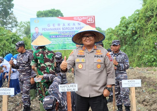 Kapolres Tanjungbalai AKBP Ahmad Yusuf Afandi SIK MM, menghadiri gerakan penanaman Sorgum nasional Tahun 2022 TNI Angkatan Laut