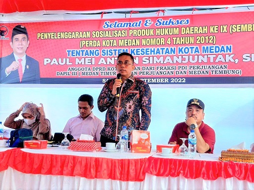 Paul Mei Anton Simanjuntak anggota DPRD Medan saat menggelar sosialisasi ke IX Tahun 2022 produk hukum Pemko Medan Perda No 4 Tahun 2012 tentang Sistem Kesehatan Kota Medan. (Foto Ist)