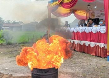 Anggota DPRD Medan, Drs Daniel Pinem saat melaksanakan Sosialisasi Perda Kota Medan No 6 Tahun 2016 Tentang Retribusi Pemeriksaan Alat Pemadam Kebakaran, Minggu (11/9/22). (Foto Romulo)