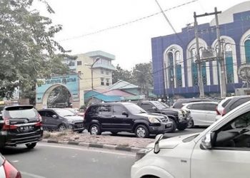 Parkir Semrawut di Medan. (Foto Ist)