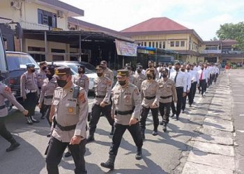 Personil Polrestabes Medan saat latihan baris berbaris. (Foto Ist)