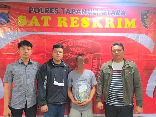 Pelaku Jansihar dan barang bukti diapit Polisi