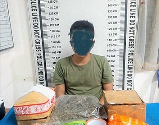 Pelaku O dan barang bukti diamankan di ruangan penyidikan Satres Narkoba Polres Siantar