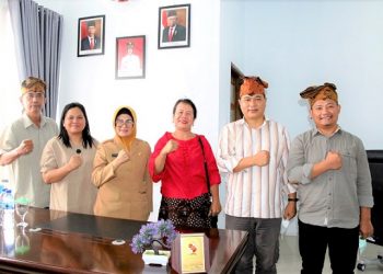 Pengurus DPC PMS Kota Siantar saat beraudiensi dengan Wali Kota Siantar dr Susanti Dewayani SpA, di ruang kerja Kantor Camat Siantar Utara