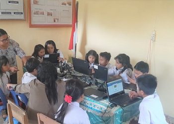 Polsek Dolok Panribuan memfasilitasi jaringan internet kepada anak Sekolah Dasar (SD) Negeri No. 091458 Siatasan yang bertempat di Ruang Bhayangkari Polsek Dolok Panribuan