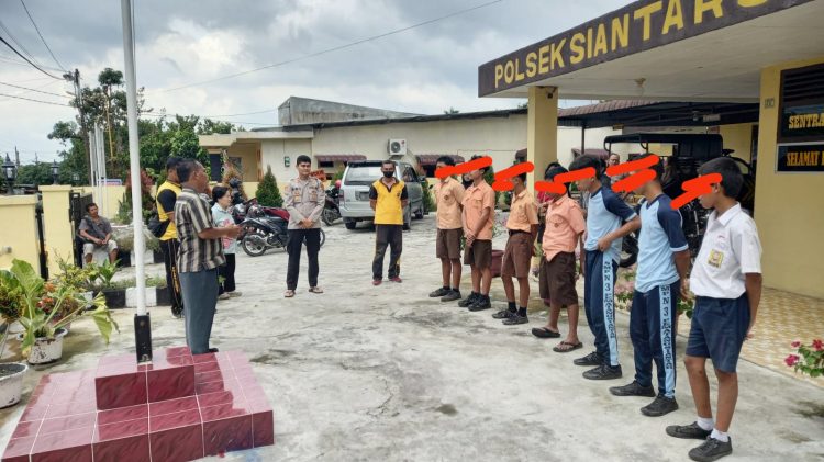 Para pelajar yang hendak tawuran diamankan di Polsek Siantar Selatan