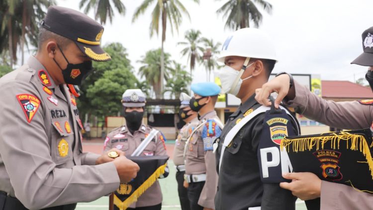 Kapolres Madina, AKBP.H.M.Reza Chairul A.S memimpin apel gelar pasukan operasi Zebra Toba 2022. (Foto Ist)