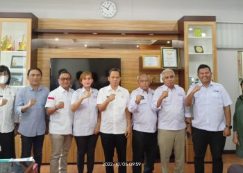Kadisbudpar Sumut, Zumri Sulthony, saat menerima kunjungan audiensi Pengurus SMSI Sumut dan Panitia HPN 2023 SMSI di Sumut, di Kantor Disbudpar Sumut