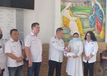 Perayaan HUT ke -8 DPW Partai Perindo Sumut di Panti Jompo Karya Kasih, Jalan Mongonsidi, Medan. (Foto Romulo) 