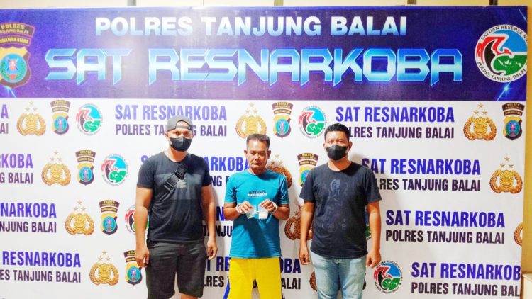 Pelaku H alias Kocu diapit Polisi