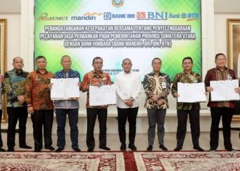 Gubernur Edy Rahmayadi penandatanganan kesepakatan bersama tentang penyelenggaraan pelayanan jasa perbankkan. (Foto Ist)
