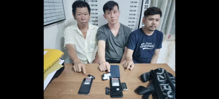 Ke tiga pelaku, Chandra, Kendy Agustian dan Anthony beserta seluruh barang bukti