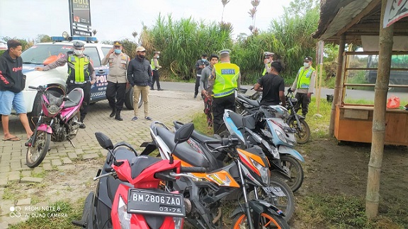 Sat Lantas Bersama Polsek Purba Gelar Operasi Hunting Sistem Antisipasi Balap Liar Dihari Minggu,