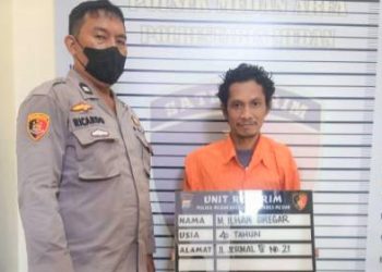 Pelaku penikaman abang ipar yang diringkus Polsek Medan Area. (Foto Ist)