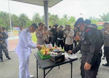 HUT TNI Ke-77, Polres Balai Berikan Surprise Kepada DanLanal TBA