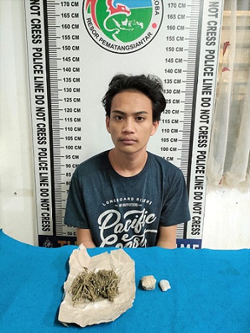 Pelaku Boby Ramadhani dan barang bukti
