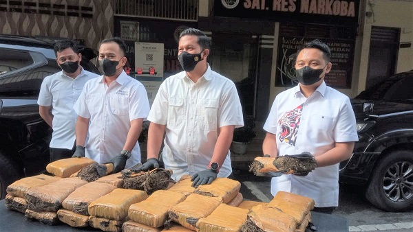 Puluhan bal ganja yang diamankan Polrestabes Medan. (Foto Ist)