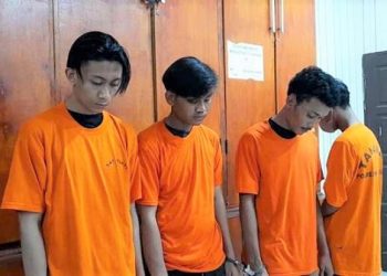 Empat remaja yang melakukan pembunuhan saat tawuran di Pasar 9 Tembung. (Foto ist)