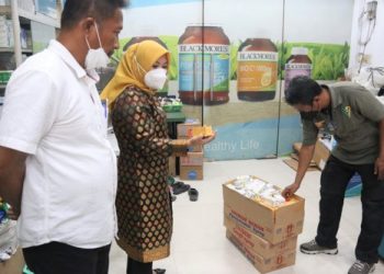 Dinkes Kota Medan lakukan inpeksi mendadak disejumlah apotik terkait larangan penjualan obat sirup. (Foto Ist)