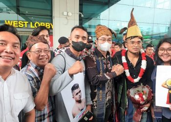 Warga Simalungun Sambut Sang Juara Jeka Saragih di Bandara Soekarno-Hatta
