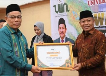 Wali Kota Tanjungbalai H Waris Tholib meraih penghargaan dari Lembaga Penelitian dan Pengabdian kepada Masyarakat (LPPM) Universitas Islam Negeri Sumatera Utara (UINSU) Medan.