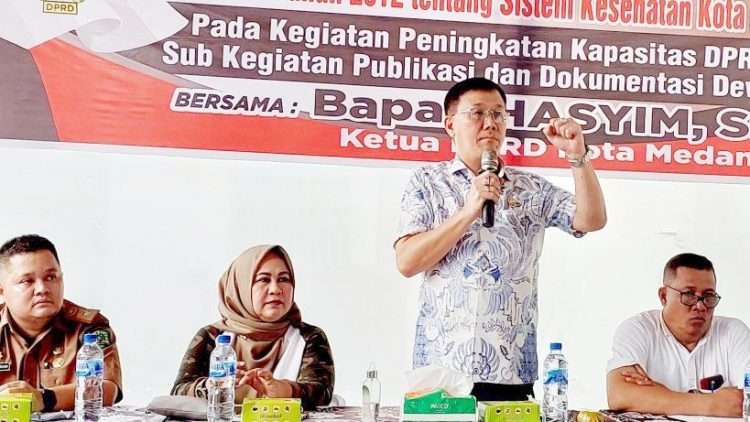 Hasyim Ketua DPRD Medan saat menggelar sosialisasi Perda ke X Tahun 2022 produk hukum Pemko Medan Perda No 4 Tahun 2012 tentang Sistem Kesehatan Kota Medan. (Foto Ist)