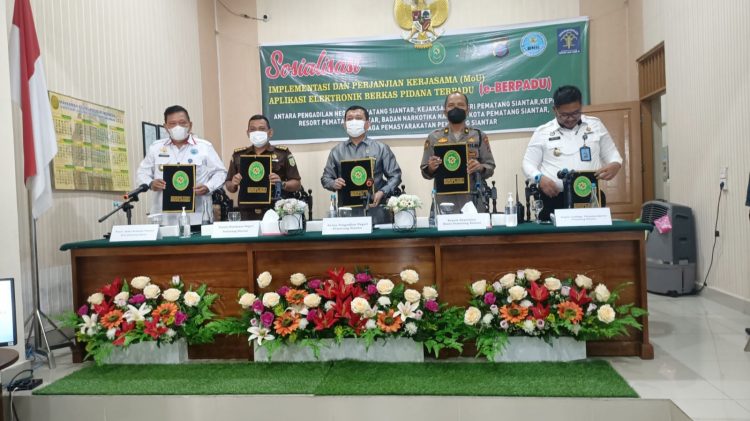Ketua PN Siantar Irwansyah P. Sitorus SH, MH bersama 4 Instansi APH Tandatangani MoU Aplikasi e-BERPADU