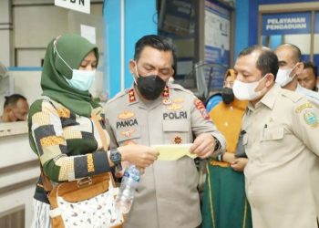 Kapolda Sumut, Irjen Pol RZ Panca Putra S meninjau Kantor Samsat Medan. (Foto Ist).
