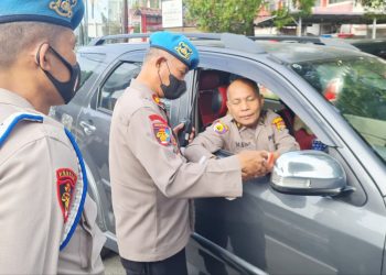 Propam Polrestabes Medan melakukan pemeriksaan kendaraan terkait dengan pekan displin. (Foto Ist)