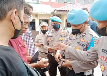 Personil Propam Polrestabes Medan lakukan operasi penegakan disiplin di Polsek Percut Sei Tuan. (Foto Ist).
