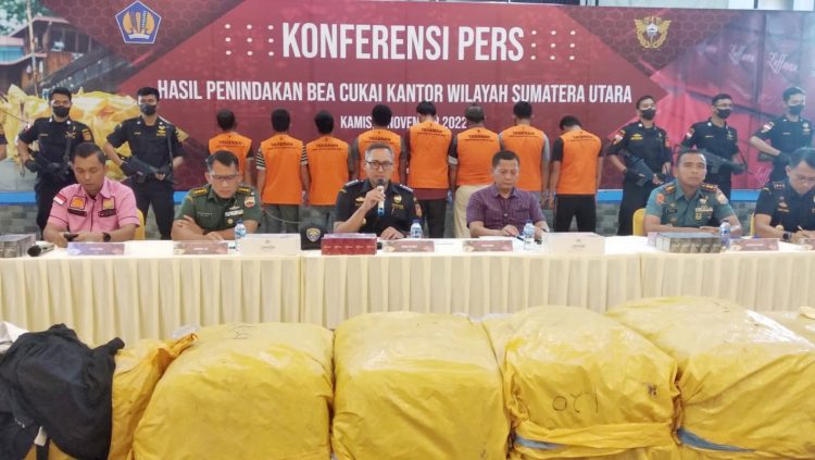 Ball pakaian bekas yang diamankan Direktorat Jenderal Bea dan Cukai (DJBC) Kanwil Sumut. (Foto Ist).