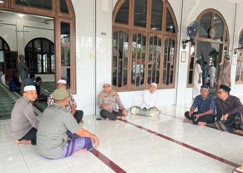 Kapolres Tanjungbalai AKBP Ahmad Yusuf Afandi, SIK, MM mendengarkan curhatan Jamaah Mesjid Jami'issabil