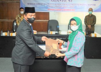 Wali Kota Siantar dr Susanti Dewayani SpA melantik Arianto ST sebagai Direktur Umum (Dirum) Perusahaan Umum Daerah (Perumda) Tirta Uli Periode 2022-2027
