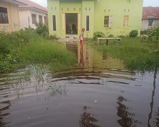 Rumah warga terendam banjir