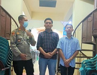 Kapolsek Teluk Nibung AKP RAZ. Simamora SH, meluangkan waktu berkumpul dengan Jemaat Gereja untuk mendengar curhat