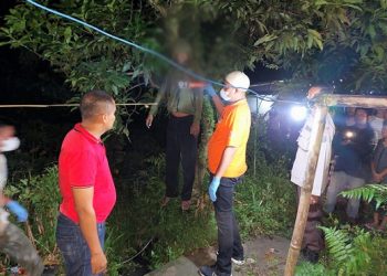 Jenajah Sunan saat masih tergantung di pohon mangga
