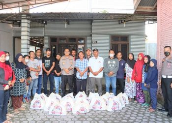 Kapolres Tanjungbalai, AKBP Ahmad Yusuf Afandi SIK, MM memberikan bantuan sosial (Bansos) kepada masyaraskat Tuna Rungu