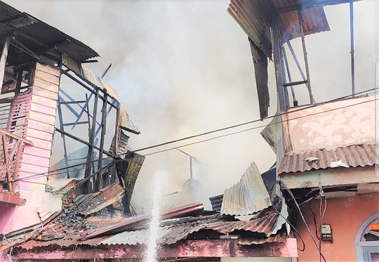 Kebakaran di Jalan Bahagia Gang Sederhana, Kelurahan Sukaraja, Kecamatan Medan Maimun, ludes terbakar. (Foto Ist)