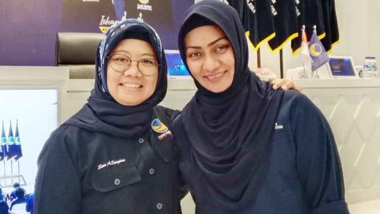 Lailatul Badri, Ketua DPD Garnita Malahayati Partai Nasdem Medan bersama Siar Anggreta Siagian Wakil Sekretaris Jenderal DPP Partai NasDem