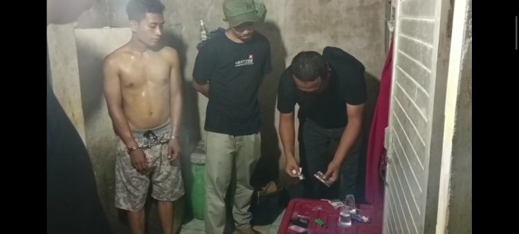 Pelaku AS Sirait alias AR dan barang bukti saat di tangkap Tim Opsnal Satres Narkoba Polres Tanjungbalai