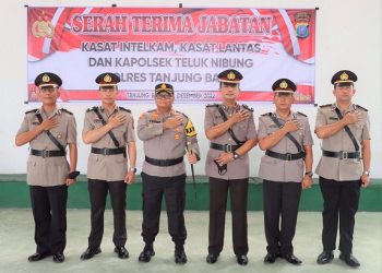 Kapolres Tanjungbalai Ahmad Yusuf Afandi SIK MM menjadi Inspektur Upacara (Irup) serah terima jabatan (Sertijab) Kasat Lantas, Kasat Intelkam dan Kapolsek Teluk Nibung